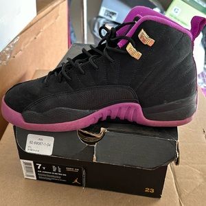 Woman Jordan sneaker good condition no smell